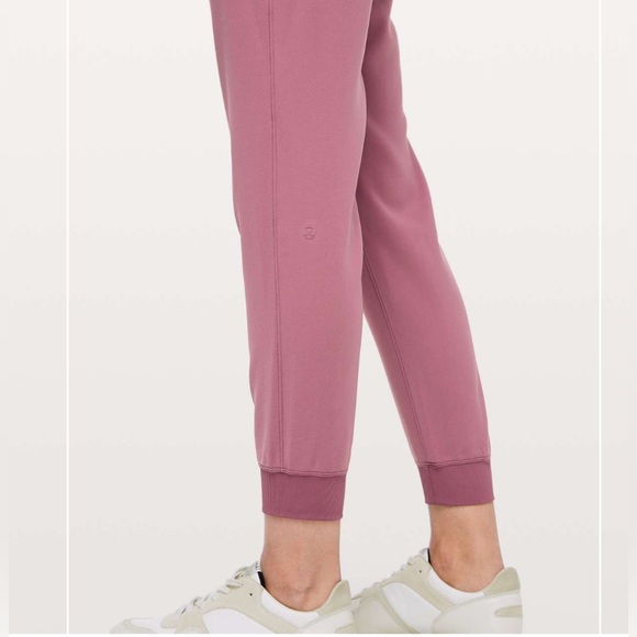 Lululemon On The Fly Jogger Misty Merlot Size 12 - Picture 3 of 16